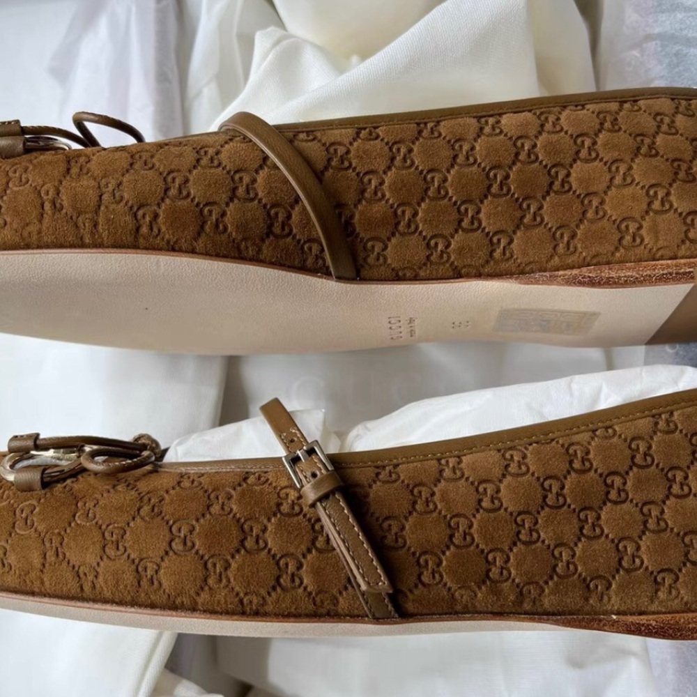 Gucci Brown Flats with Gold Detailing - Picture 6 of 6